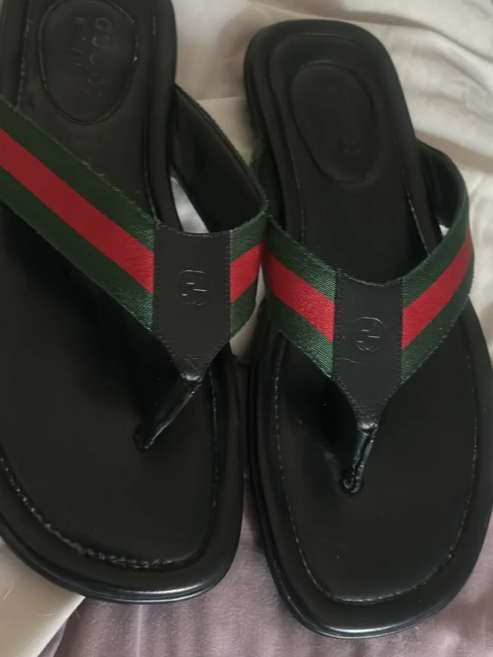Like new Gucci thong men’s sandals-size 10
